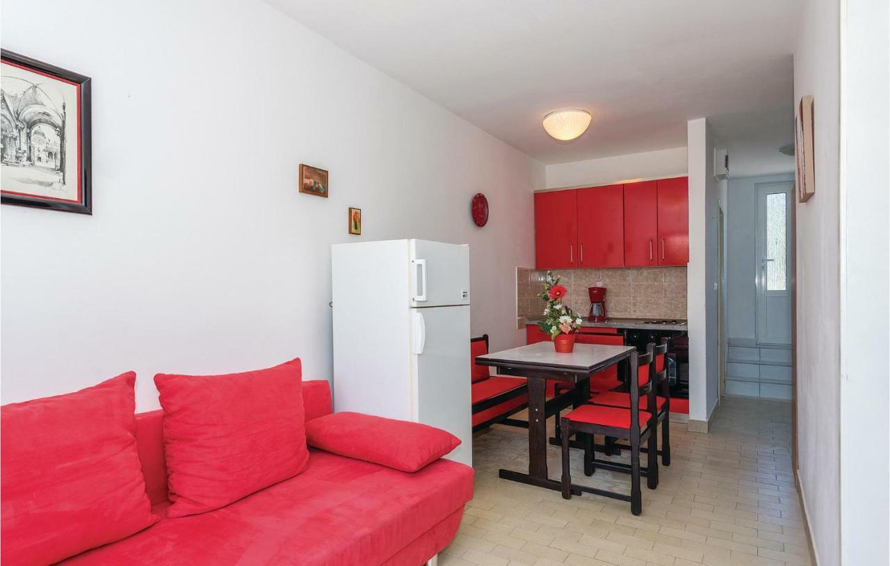 2 Bedroom Amazing Apartment In Rogoznica Rogoznica  Eksteriør billede